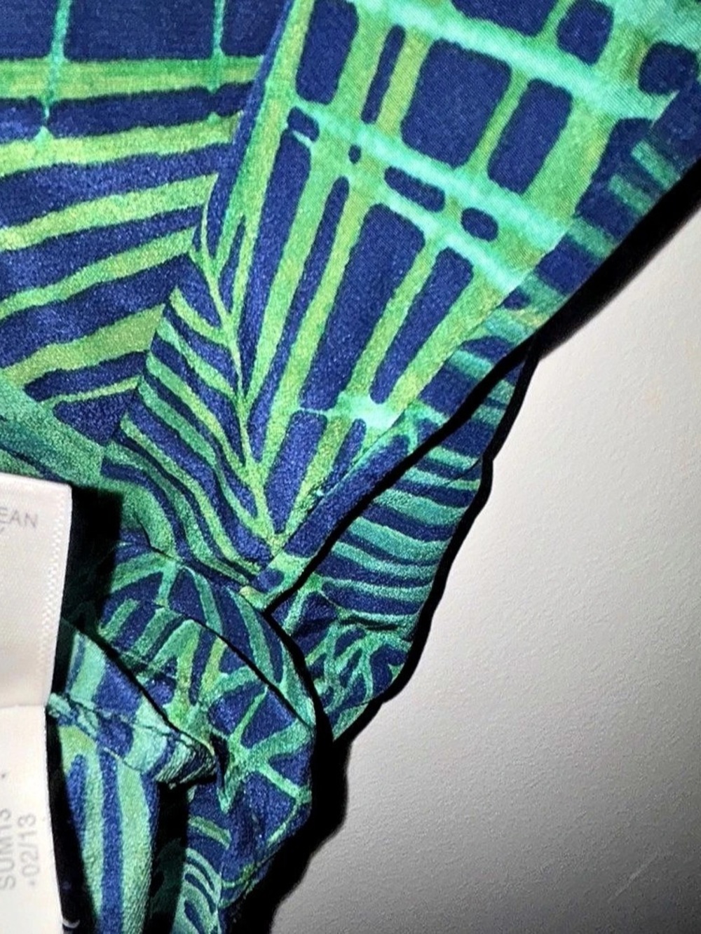 Banana Republic 100% Silk Blouse Size 8 Green Navy Palm Tropical Chic Sleeveless - Picture 8 of 10